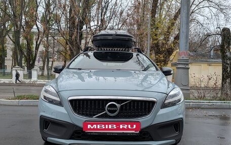 Volvo V40 Cross Country I, 2018 год, 1 910 000 рублей, 4 фотография