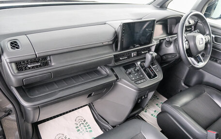 Honda Stepwgn, 2023 год, 2 999 000 рублей, 13 фотография