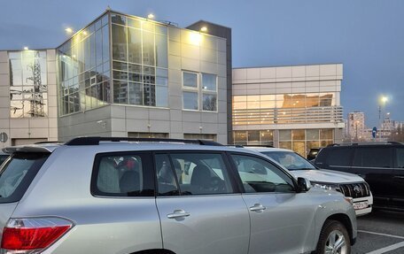 Toyota Highlander III, 2012 год, 3 200 000 рублей, 2 фотография