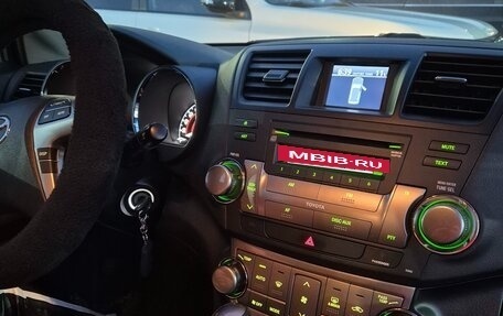 Toyota Highlander III, 2012 год, 3 200 000 рублей, 3 фотография