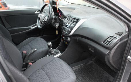 Hyundai Solaris II рестайлинг, 2016 год, 995 000 рублей, 18 фотография