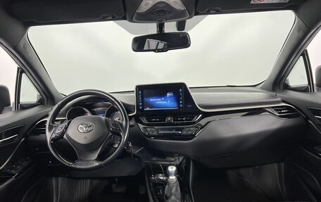 Toyota C-HR I рестайлинг, 2019 год, 2 150 000 рублей, 15 фотография