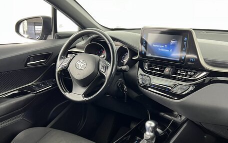 Toyota C-HR I рестайлинг, 2019 год, 2 150 000 рублей, 14 фотография