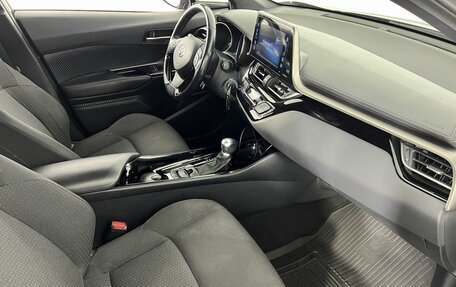 Toyota C-HR I рестайлинг, 2019 год, 2 150 000 рублей, 13 фотография