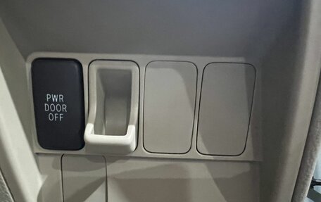 Toyota Raum II, 2008 год, 750 000 рублей, 25 фотография