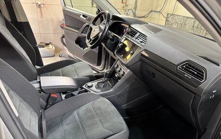 Volkswagen Tiguan II, 2018 год, 2 850 000 рублей, 18 фотография