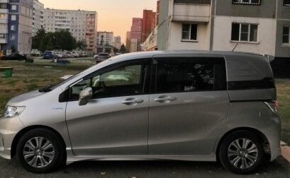 Honda Freed I, 2012 год, 1 965 000 рублей, 3 фотография