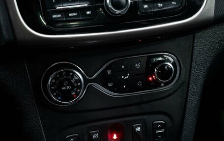 Renault Sandero II рестайлинг, 2016 год, 1 000 000 рублей, 21 фотография