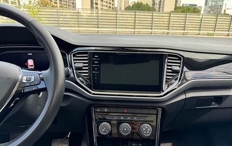 Volkswagen T-Roc I, 2022 год, 1 825 000 рублей, 10 фотография