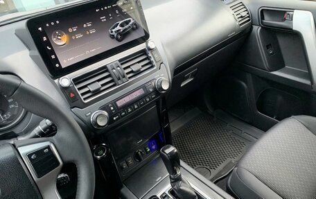 Toyota Land Cruiser Prado 150 рестайлинг 2, 2017 год, 3 670 000 рублей, 12 фотография