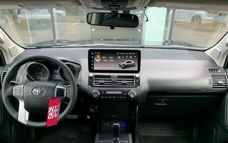 Toyota Land Cruiser Prado 150 рестайлинг 2, 2017 год, 3 670 000 рублей, 11 фотография