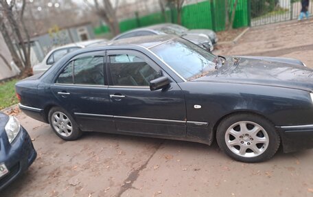 Mercedes-Benz E-Класс, 1996 год, 375 000 рублей, 4 фотография