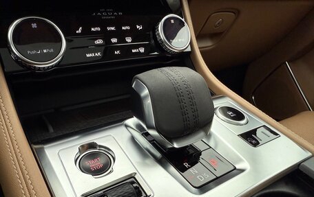 Jaguar F-Pace, 2021 год, 5 800 000 рублей, 26 фотография