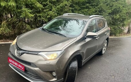 Toyota RAV4, 2017 год, 2 500 000 рублей, 2 фотография