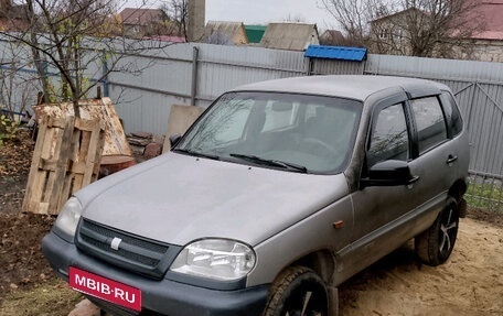 Chevrolet Niva I рестайлинг, 2003 год, 250 000 рублей, 1 фотография