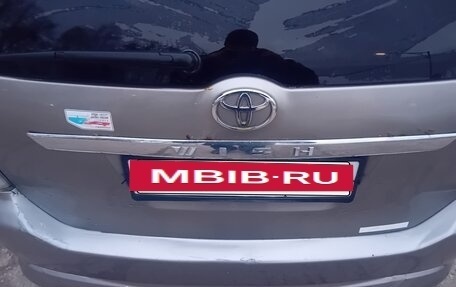 Toyota Wish II, 2005 год, 700 000 рублей, 12 фотография