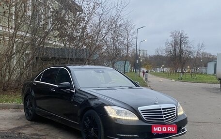 Mercedes-Benz S-Класс, 2011 год, 1 050 000 рублей, 1 фотография