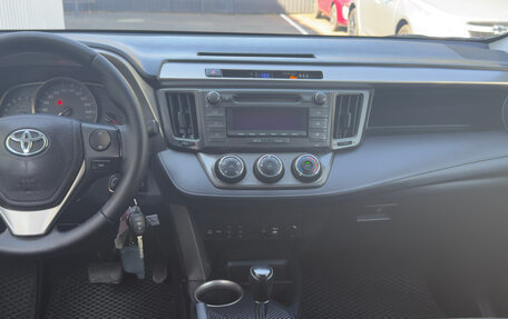 Toyota RAV4, 2015 год, 1 840 000 рублей, 15 фотография