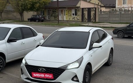 Hyundai Solaris II рестайлинг, 2021 год, 1 050 000 рублей, 4 фотография