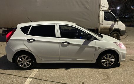 Hyundai Solaris II рестайлинг, 2013 год, 700 000 рублей, 4 фотография