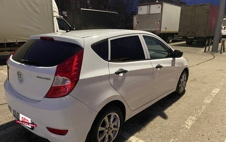 Hyundai Solaris II рестайлинг, 2013 год, 700 000 рублей, 5 фотография