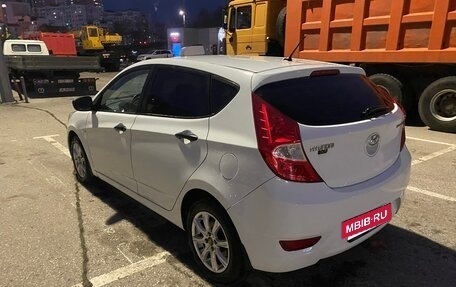 Hyundai Solaris II рестайлинг, 2013 год, 700 000 рублей, 7 фотография