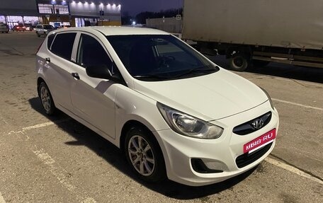 Hyundai Solaris II рестайлинг, 2013 год, 700 000 рублей, 3 фотография