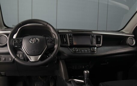Toyota RAV4, 2017 год, 2 200 000 рублей, 5 фотография