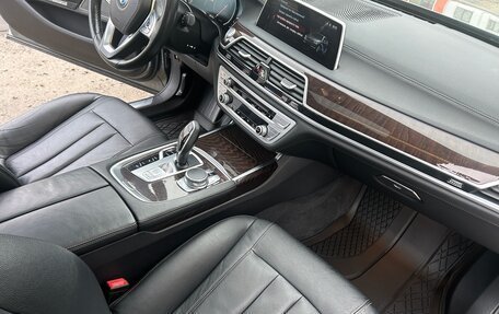 BMW 7 серия, 2017 год, 3 280 000 рублей, 18 фотография