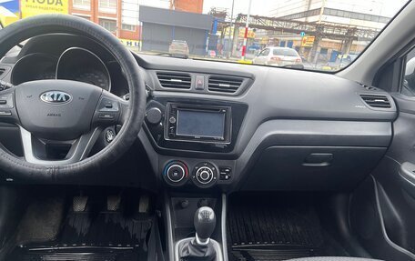 KIA Rio III рестайлинг, 2013 год, 820 000 рублей, 10 фотография