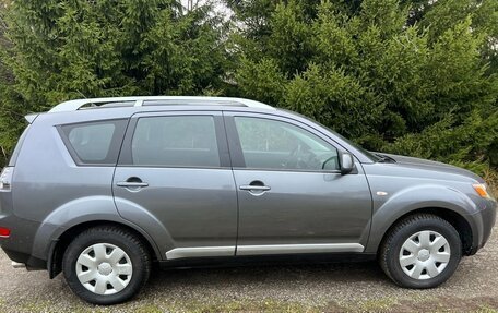 Mitsubishi Outlander III рестайлинг 3, 2007 год, 950 000 рублей, 3 фотография