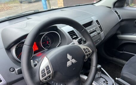 Mitsubishi Outlander III рестайлинг 3, 2007 год, 950 000 рублей, 6 фотография