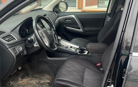 Mitsubishi Pajero Sport III рестайлинг, 2021 год, 4 500 000 рублей, 7 фотография