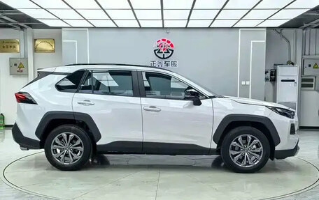 Toyota RAV4, 2025 год, 3 500 000 рублей, 4 фотография