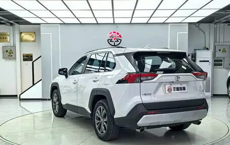 Toyota RAV4, 2025 год, 3 500 000 рублей, 5 фотография