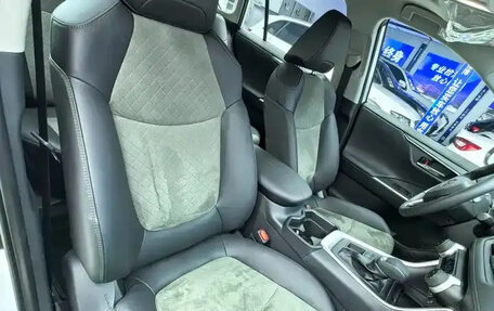 Toyota RAV4, 2025 год, 3 500 000 рублей, 13 фотография