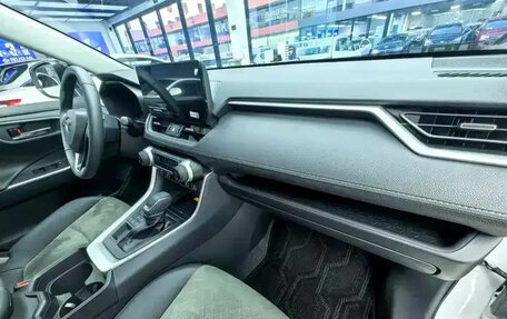 Toyota RAV4, 2025 год, 3 500 000 рублей, 12 фотография