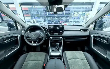 Toyota RAV4, 2025 год, 3 500 000 рублей, 10 фотография