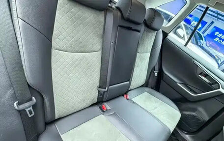 Toyota RAV4, 2025 год, 3 500 000 рублей, 14 фотография