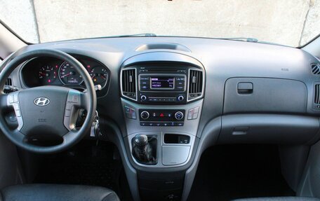 Hyundai H-1 II рестайлинг, 2016 год, 1 624 000 рублей, 14 фотография