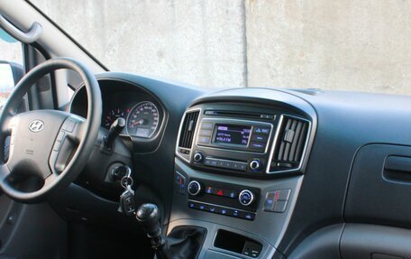 Hyundai H-1 II рестайлинг, 2016 год, 1 624 000 рублей, 11 фотография