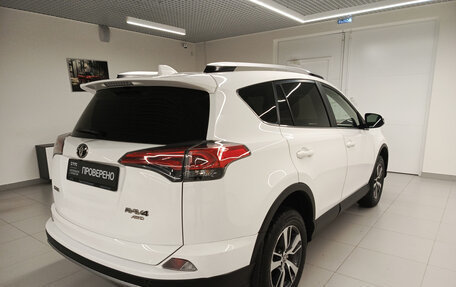 Toyota RAV4, 2017 год, 2 516 000 рублей, 6 фотография