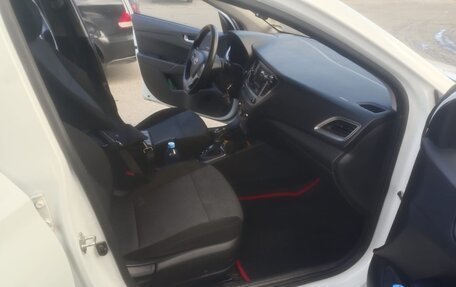 Hyundai Solaris II рестайлинг, 2021 год, 1 200 000 рублей, 4 фотография