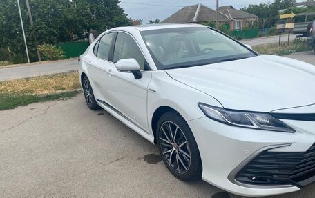 Toyota Camry, 2023 год, 4 800 000 рублей, 2 фотография