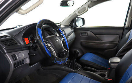 Mitsubishi L200 IV рестайлинг, 2018 год, 1 590 000 рублей, 13 фотография