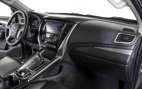 Mitsubishi Pajero Sport III рестайлинг, 2019 год, 2 495 000 рублей, 9 фотография