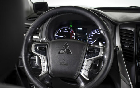 Mitsubishi Pajero Sport III рестайлинг, 2019 год, 2 495 000 рублей, 13 фотография