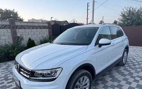 Volkswagen Tiguan II, 2018 год, 2 000 000 рублей, 2 фотография
