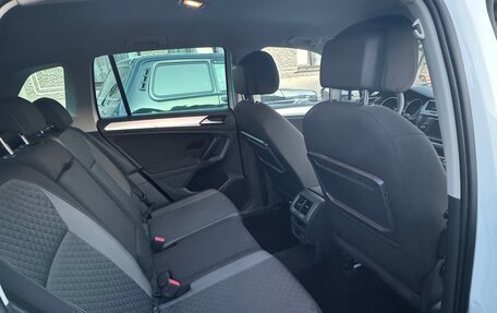 Volkswagen Tiguan II, 2018 год, 2 000 000 рублей, 3 фотография