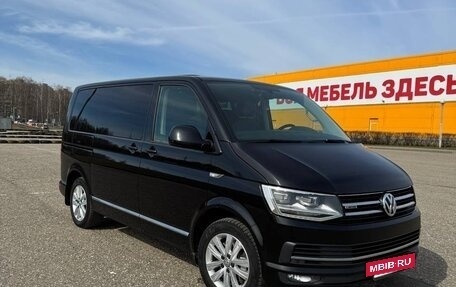 Volkswagen Multivan T6 рестайлинг, 2016 год, 3 460 000 рублей, 2 фотография